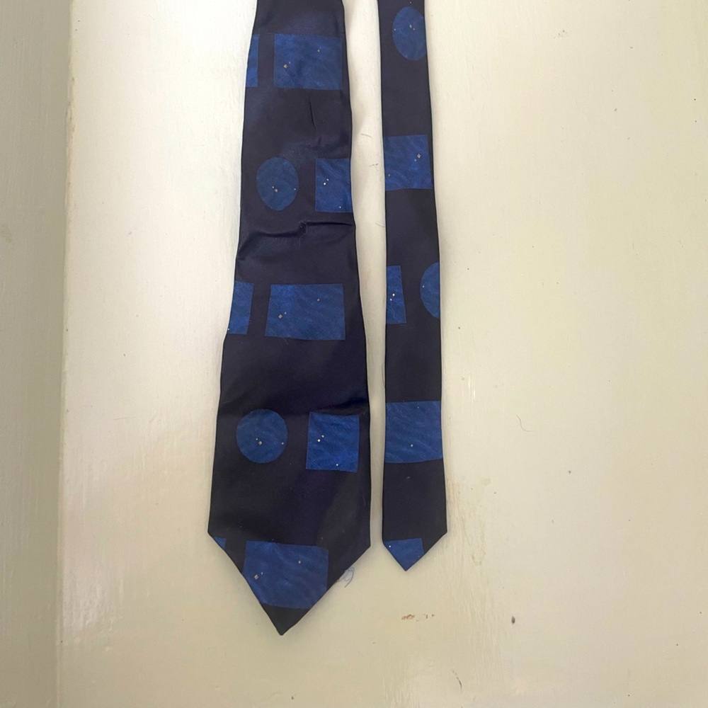 MENS 100% SILK TIE EXCLUSIVELY FOR BEYMEN. GEOMETRIC SHAPES PATTERN.